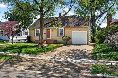 Photo of 114 Wolf Avenue, Englewood, OH 45322 (MLS # 957007)