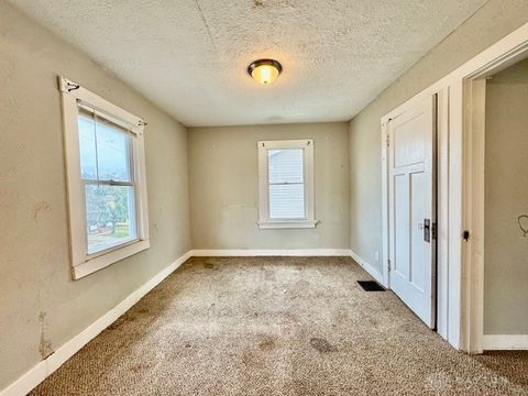 Tiny photo for 200 E Siebenthaler Avenue, Dayton, OH 45405 (MLS # 946190)