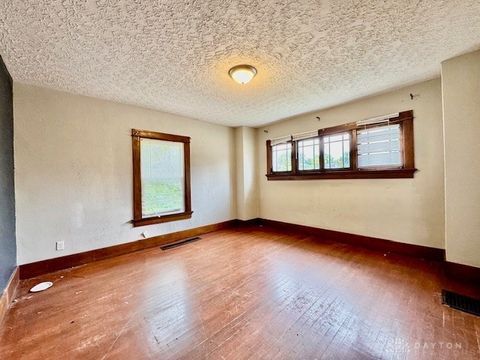 Tiny photo for 200 E Siebenthaler Avenue, Dayton, OH 45405 (MLS # 946190)