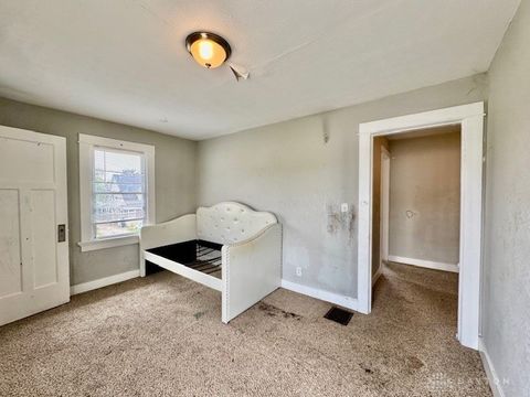 Tiny photo for 200 E Siebenthaler Avenue, Dayton, OH 45405 (MLS # 946190)