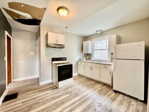 Tiny photo for 200 E Siebenthaler Avenue, Dayton, OH 45405 (MLS # 946190)