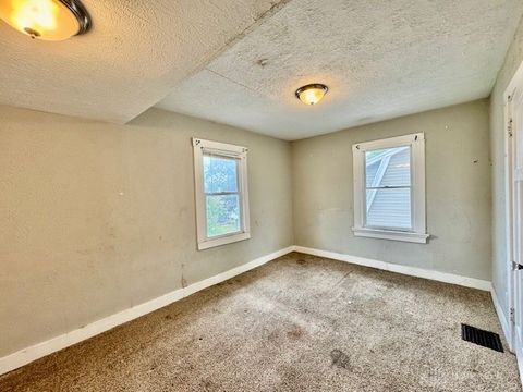 Tiny photo for 200 E Siebenthaler Avenue, Dayton, OH 45405 (MLS # 946190)