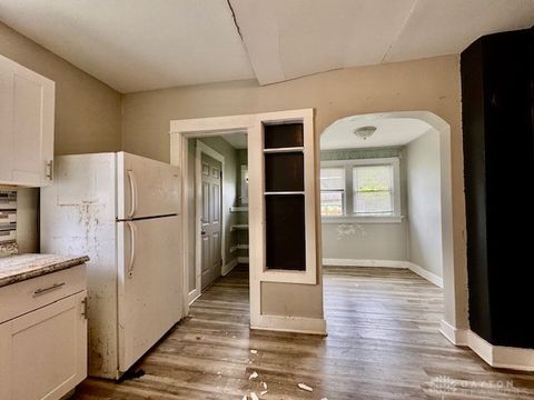 Tiny photo for 200 E Siebenthaler Avenue, Dayton, OH 45405 (MLS # 946190)