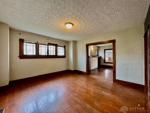 Tiny photo for 200 E Siebenthaler Avenue, Dayton, OH 45405 (MLS # 946190)