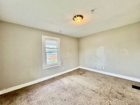 Tiny photo for 200 E Siebenthaler Avenue, Dayton, OH 45405 (MLS # 946190)