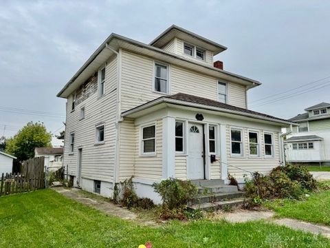 Photo of 200 E Siebenthaler Avenue, Dayton, OH 45405 (MLS # 946190)