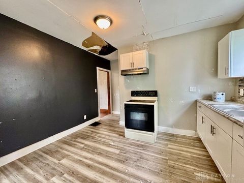Tiny photo for 200 E Siebenthaler Avenue, Dayton, OH 45405 (MLS # 946190)