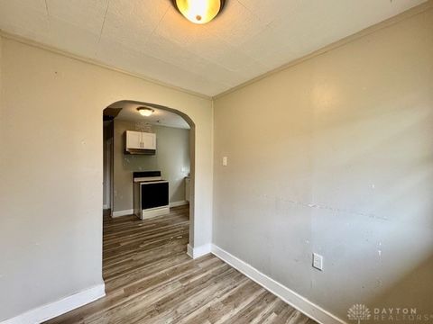 Tiny photo for 200 E Siebenthaler Avenue, Dayton, OH 45405 (MLS # 946190)
