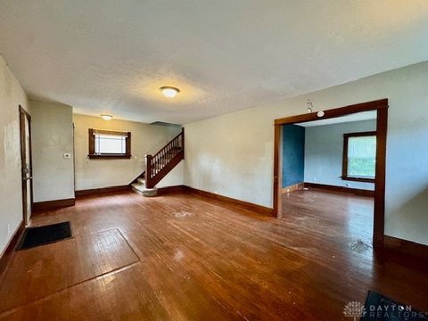 Tiny photo for 200 E Siebenthaler Avenue, Dayton, OH 45405 (MLS # 946190)