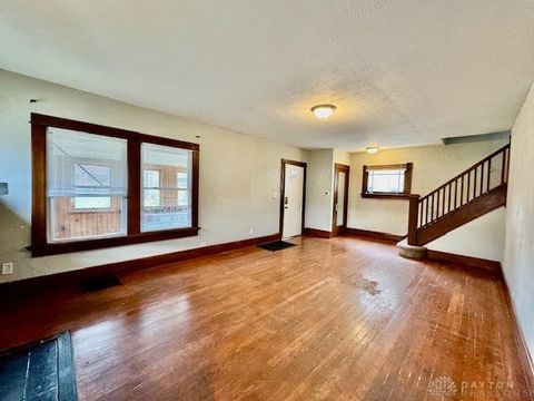 Tiny photo for 200 E Siebenthaler Avenue, Dayton, OH 45405 (MLS # 946190)