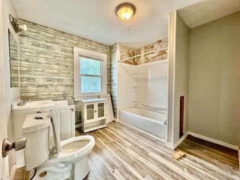 Tiny photo for 200 E Siebenthaler Avenue, Dayton, OH 45405 (MLS # 946190)