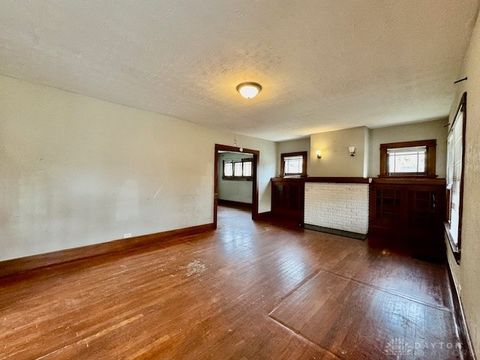 Tiny photo for 200 E Siebenthaler Avenue, Dayton, OH 45405 (MLS # 946190)