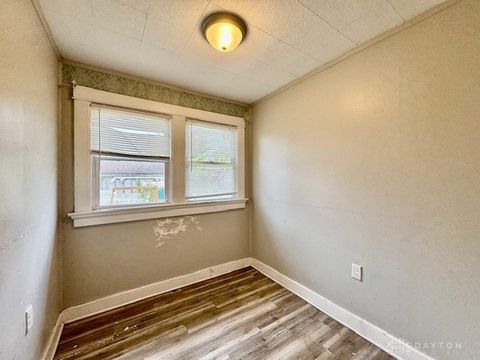Tiny photo for 200 E Siebenthaler Avenue, Dayton, OH 45405 (MLS # 946190)
