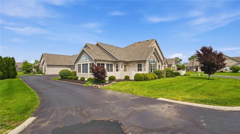 Homes For Sale - 7026 Creekside Circle<br/> Fairborn, OH 45324