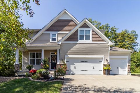 Photo of 880 Sunrise Ridge Court, Maineville, OH 45039 (MLS # 956101)