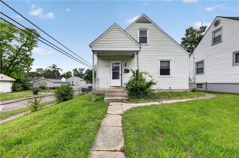 Photo of 4545 Greenwich Village Avenue, Dayton, OH 45406 (MLS # 957988)
