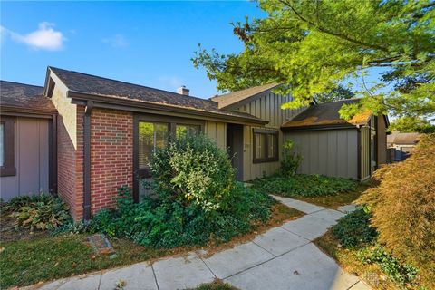 Photo of 1462 Carriage Trace Boulevard, Centerville, OH 45459 (MLS # 946502)