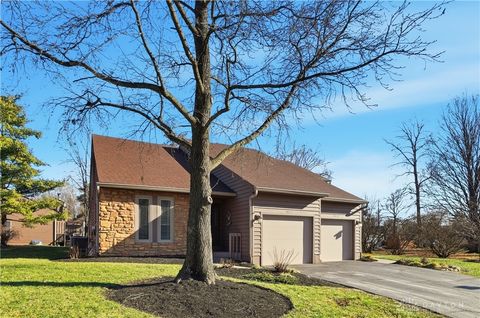 Photo of 10432 Hickory Point Drive, Blue Ash, OH 45242 (MLS # 951090)