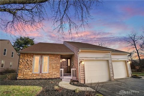 Photo of 10432 Hickory Point Drive, Blue Ash, OH 45242 (MLS # 951090)