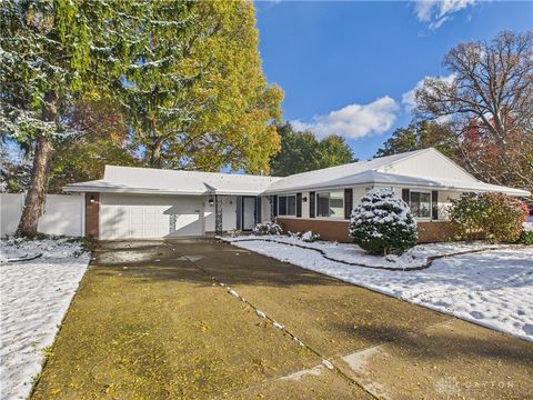 Photo of 5124 Bigger Road, Kettering, OH 45440 (MLS # 947397)