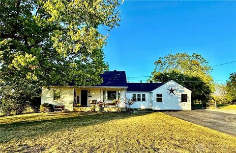 Photo of 625 W Linden Avenue, Miamisburg, OH 45342 (MLS # 945099)