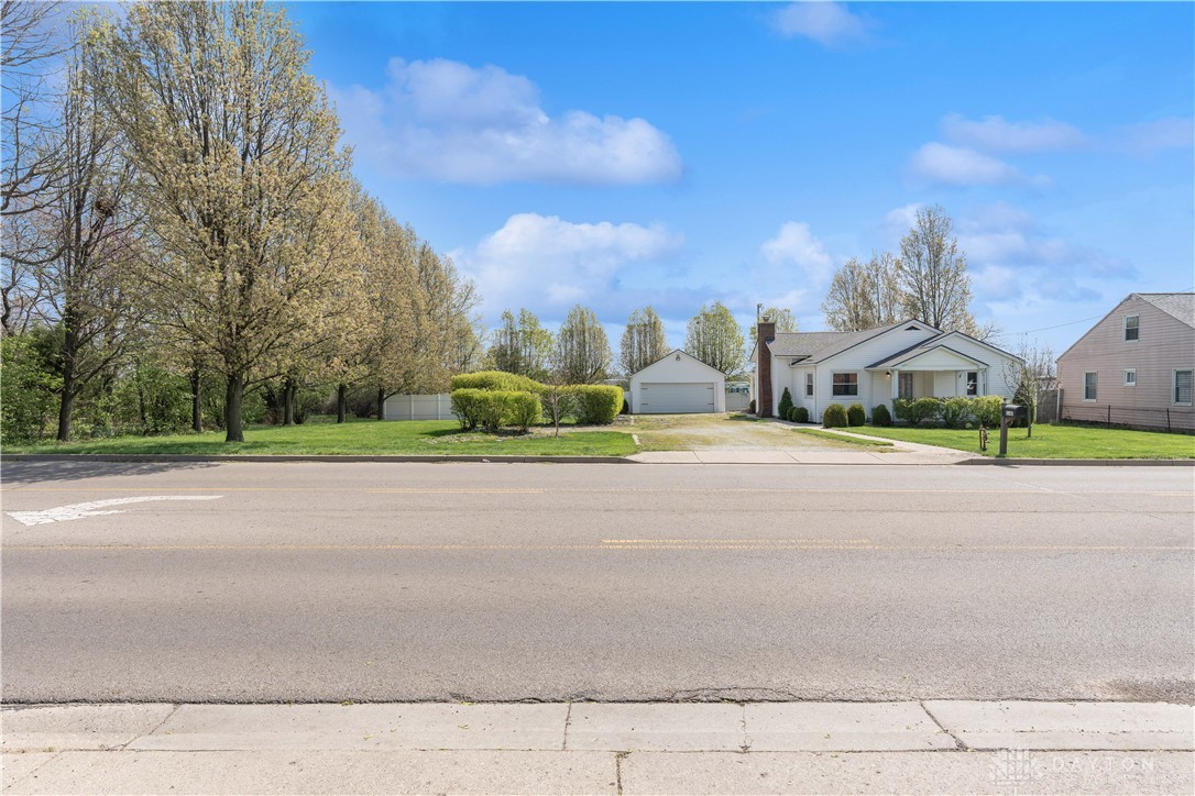 2142 Beaver Valley Road, Fairborn, Ohio image 1