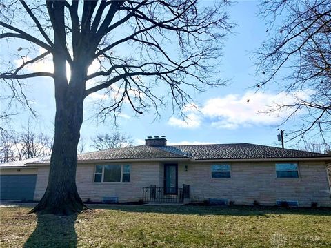 Photo of 152 Cheltenham Drive, Centerville, OH 45459 (MLS # 950475)