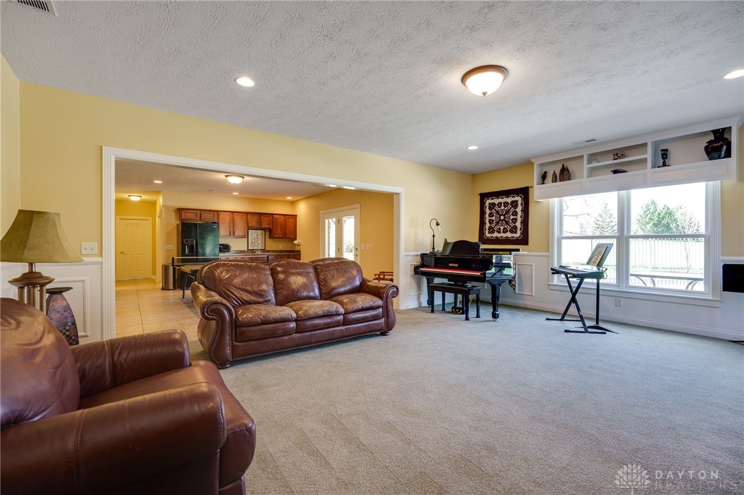 211 Stratford Lane, Xenia, Ohio image 39