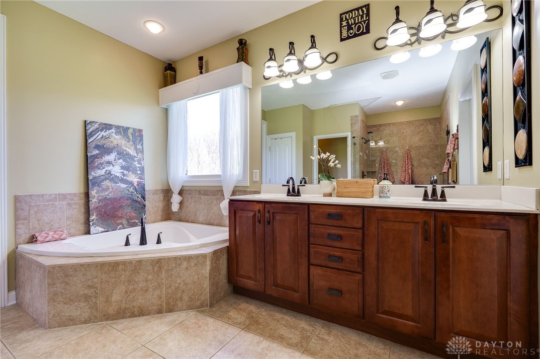 211 Stratford Lane, Xenia, Ohio image 27