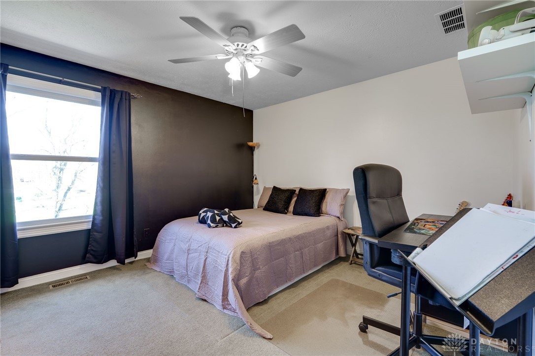 211 Stratford Lane, Xenia, Ohio image 32