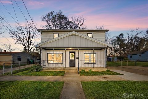 Photo of 41 Buxton Avenue, Springfield, OH 45505 (MLS # 956801)