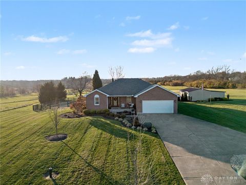 Photo of 5867 Elk Creek Road, Middletown, OH 45042 (MLS # 948736)