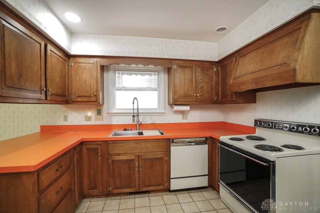 6401 Broken Arrow Place, Dayton, Ohio image 16