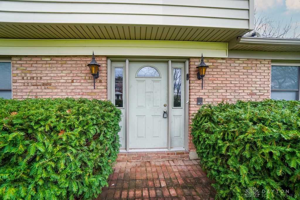 6401 Broken Arrow Place, Dayton, Ohio image 6
