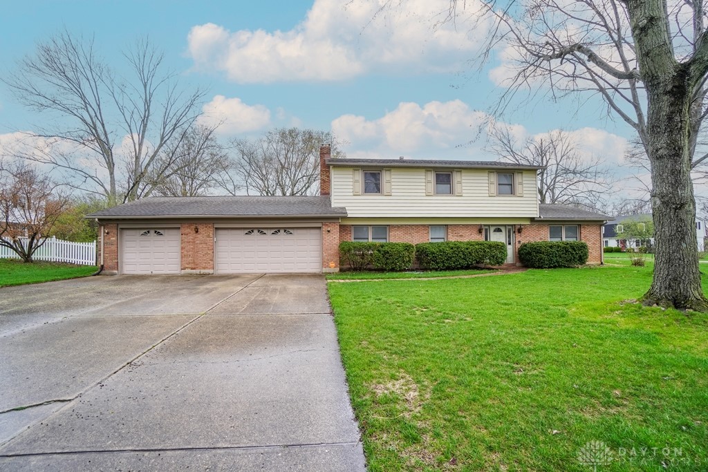 6401 Broken Arrow Place, Dayton, Ohio image 1