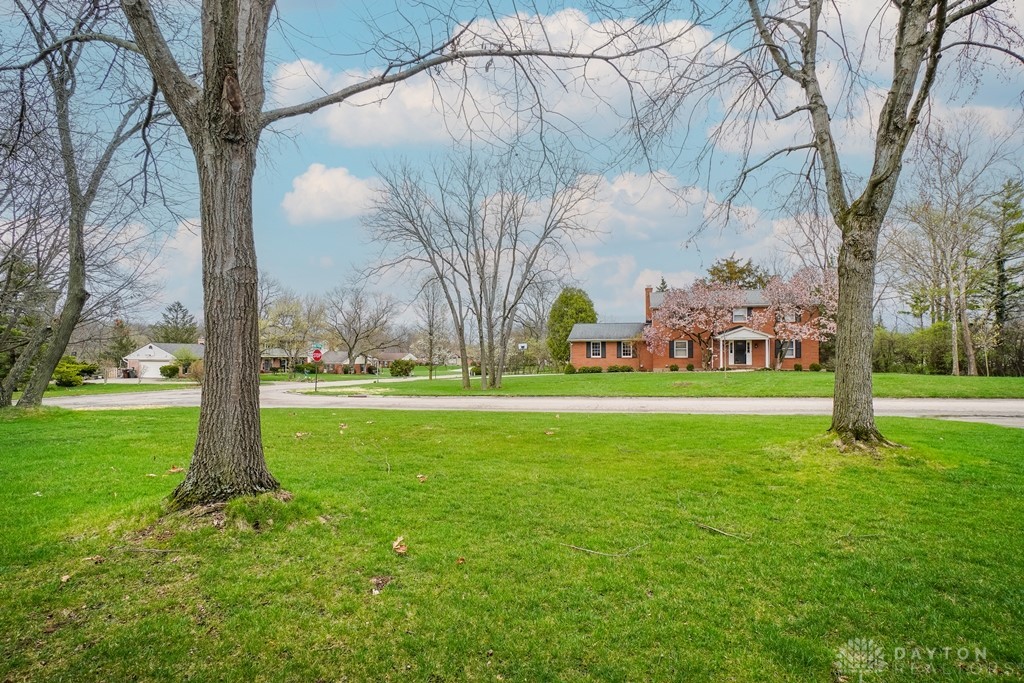6401 Broken Arrow Place, Dayton, Ohio image 5