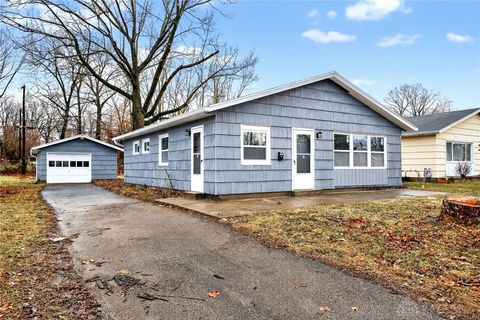 Photo of 3921 Middlehurst Lane, Dayton, OH 45406 (MLS # 950388)