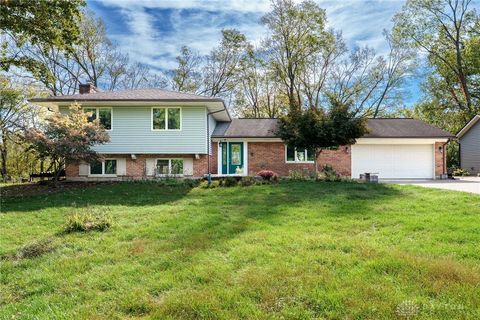 Photo of 1416 Hilltop Road, Xenia, OH 45385 (MLS # 946060)
