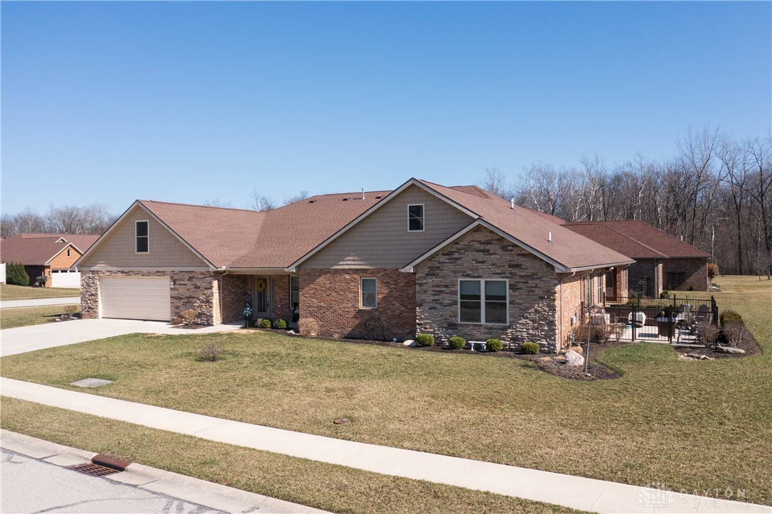 2828 Summer Field Trail, Sidney, Ohio image 2
