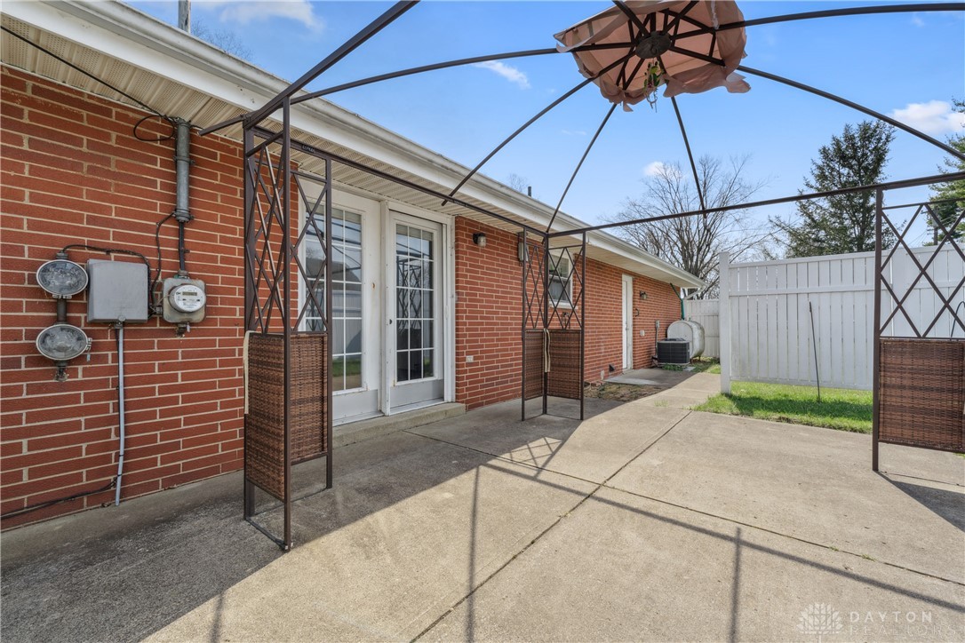 3910 Liebherr Drive, Beavercreek, Ohio image 33