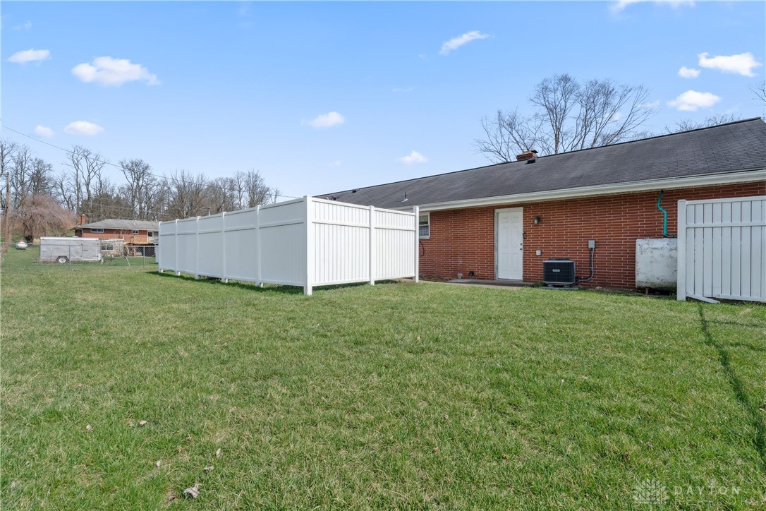 3910 Liebherr Drive, Beavercreek, Ohio image 34