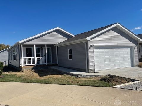 Photo of 474 Kalynn Circle #19, Fairborn, OH 45324 (MLS # 946516)