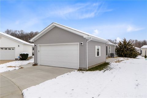 Photo of 474 Kalynn Circle #19, Fairborn, OH 45324 (MLS # 946516)