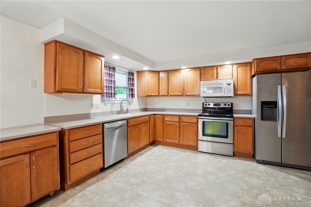 1072 Imperial Boulevard, Springfield, Ohio image 12