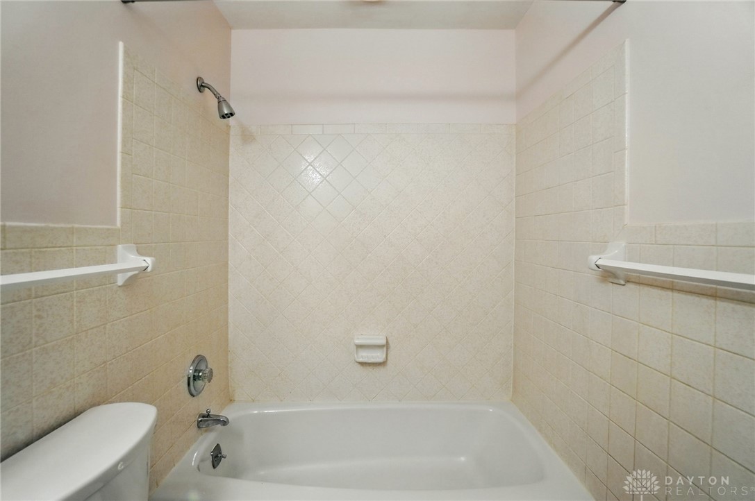 1072 Imperial Boulevard, Springfield, Ohio image 31