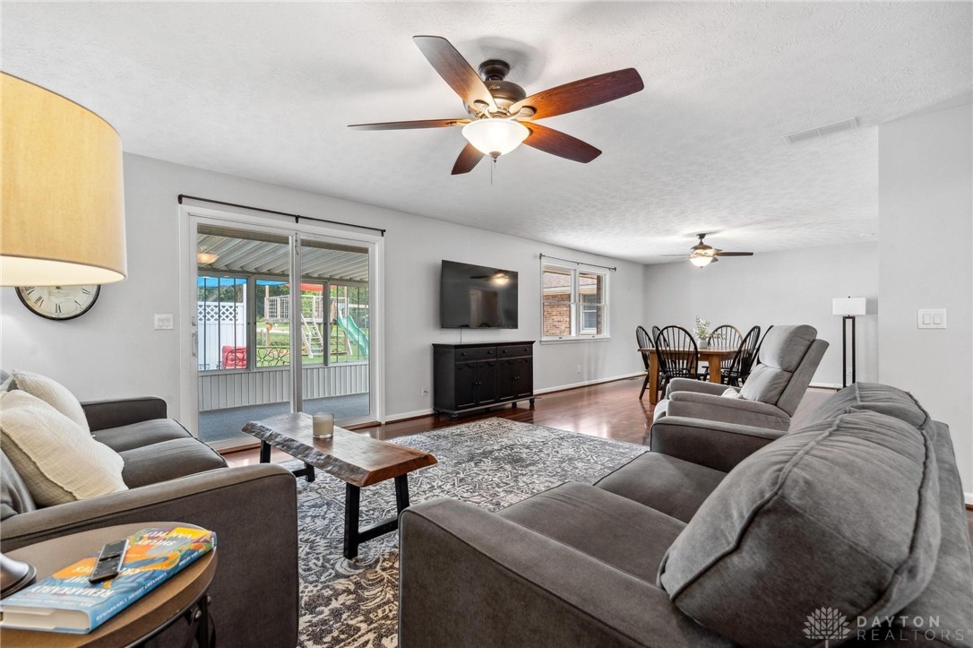 2530 Kenmont Court, Beavercreek, Ohio image 12