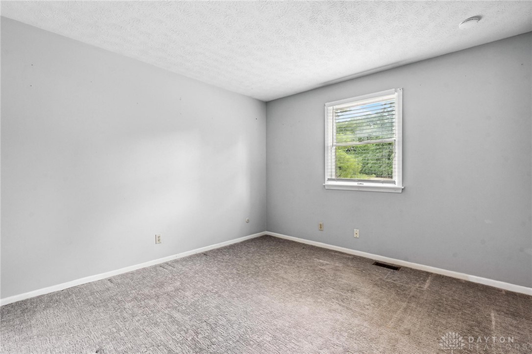 2530 Kenmont Court, Beavercreek, Ohio image 25