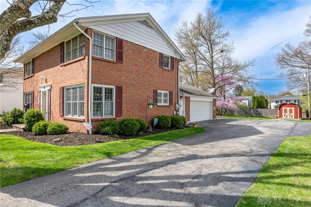 417 Chatham Drive, Kettering, Ohio image 2