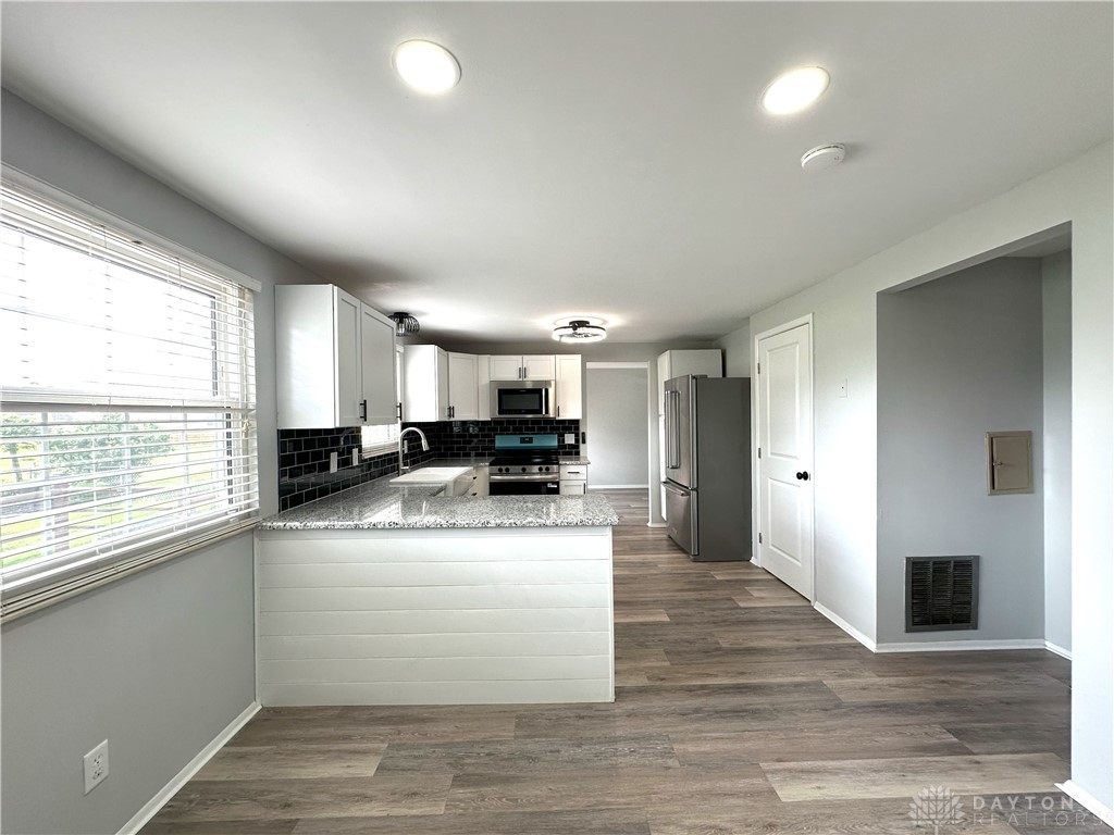 Englewood, Ohio 45322, United States, 4 Bedrooms Bedrooms, ,3 BathroomsBathrooms,Residential,Pending,121334