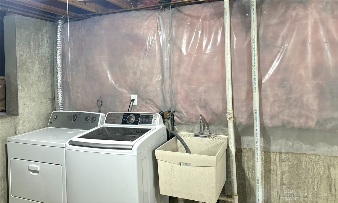 Englewood, Ohio 45322, United States, 4 Bedrooms Bedrooms, ,3 BathroomsBathrooms,Residential,Pending,121334